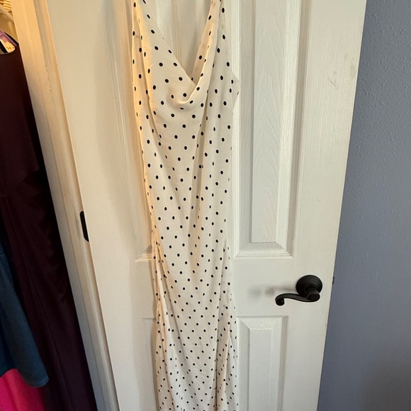 dresses - Picture 3 of 8